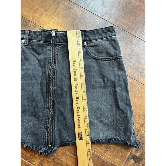 We The Free Black Full Zip Denim Cut Off Mini Skirt Womens Size 31 - Picture 5 of 6